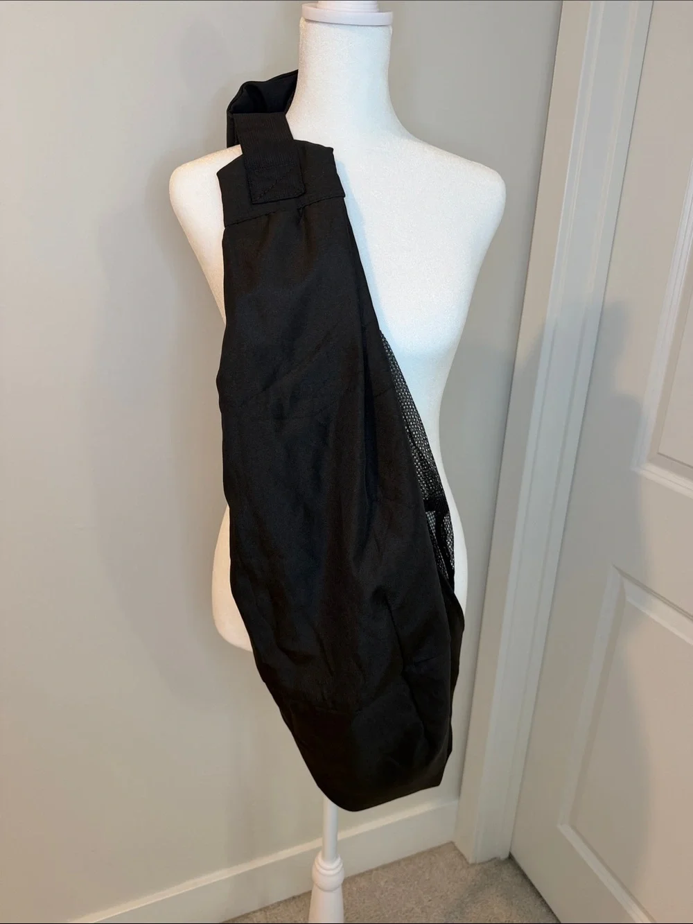 Black Hands-Free Pet Carrier Sling with Pocket
